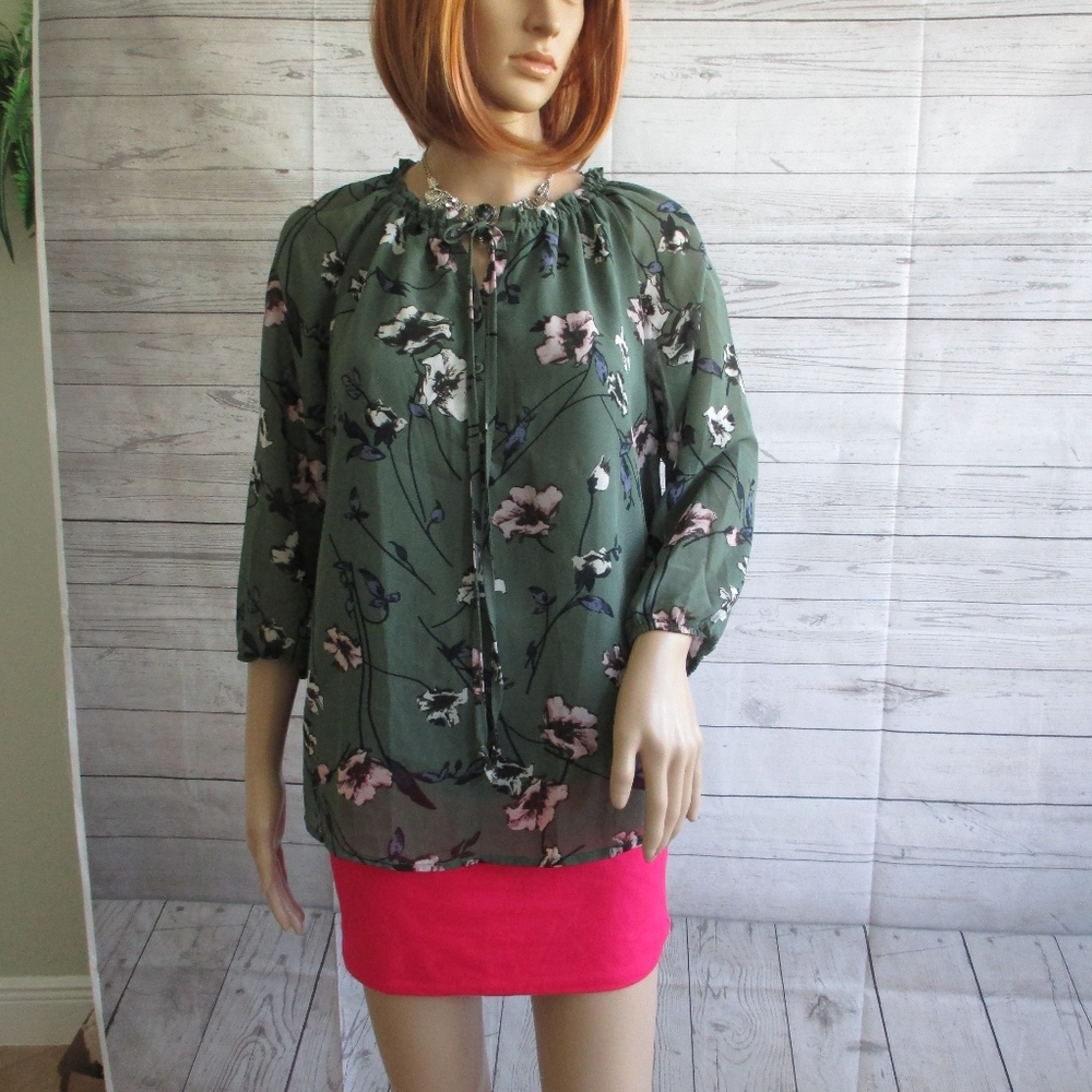 NWT - LIA LEE Very Pretty lined blouse - sz S